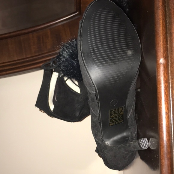 🛍 Glamorous, Size 6, Black, Suede Heels 🛍 - Picture 4 of 6